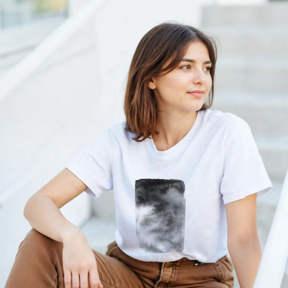 Woman wearing a white t-shirt with a watercolor ilustration